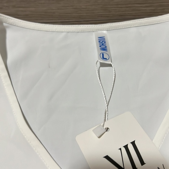 V-neck white blouse - Picture 5 of 5